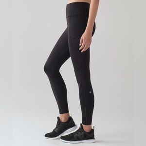 Lululemon Fast & Free 7/8 Tight II *Nulux 25"
Black Size 4